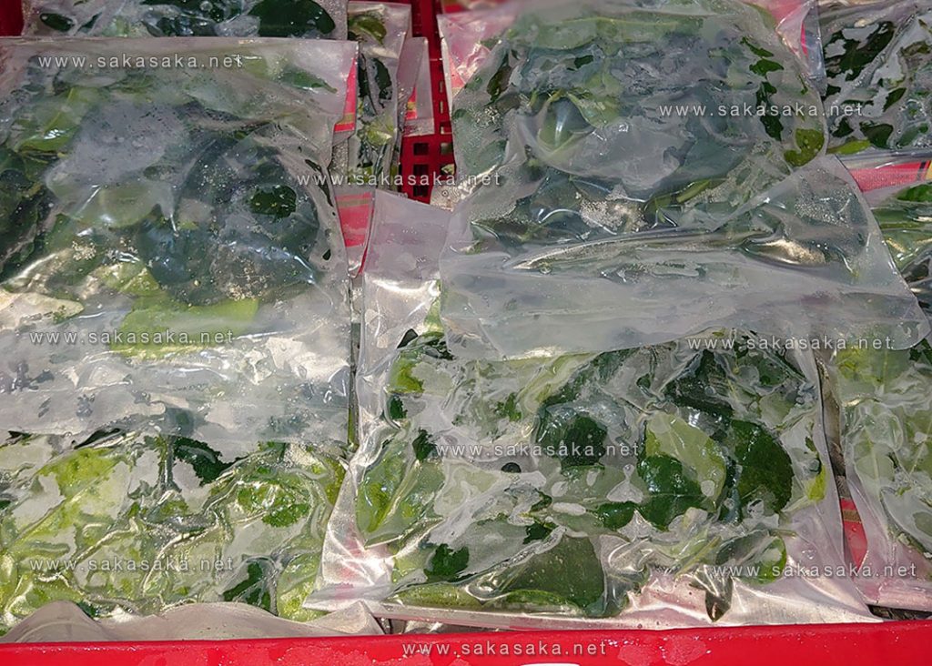 Frozen The Kaffir Lime Leaves  are packed in plastic bags