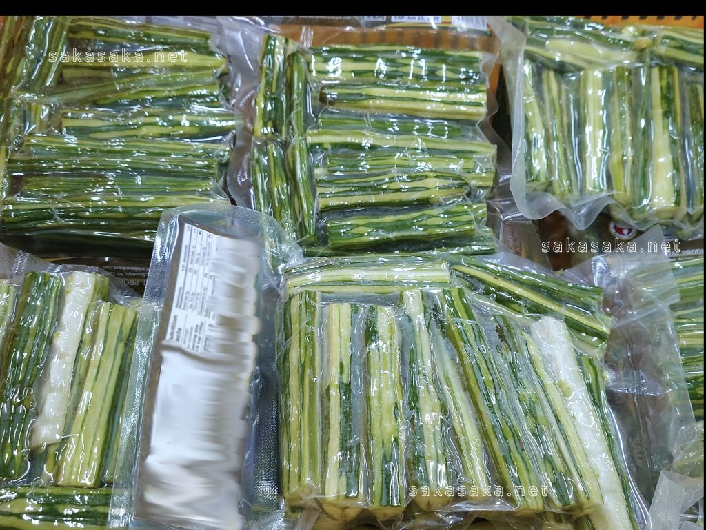 Frozen drumsticks (Moringa) are packaged in vacuum-sealed bags
